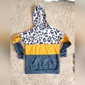 Worn 2x boutique hooded lightweight sweatshirt